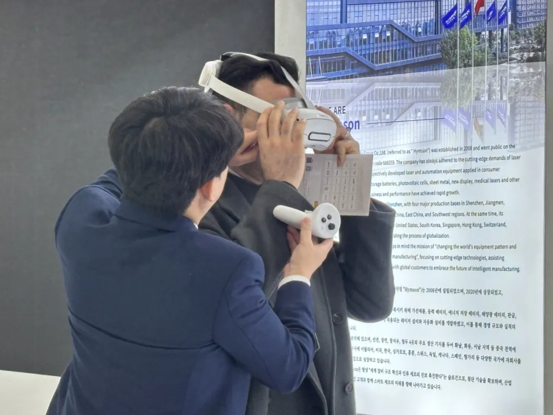尊龙凯时在展会现场提供沉浸式产品体验，参观者可以直观感受高速激光模切机和叠片电池装配线的高效生产过程